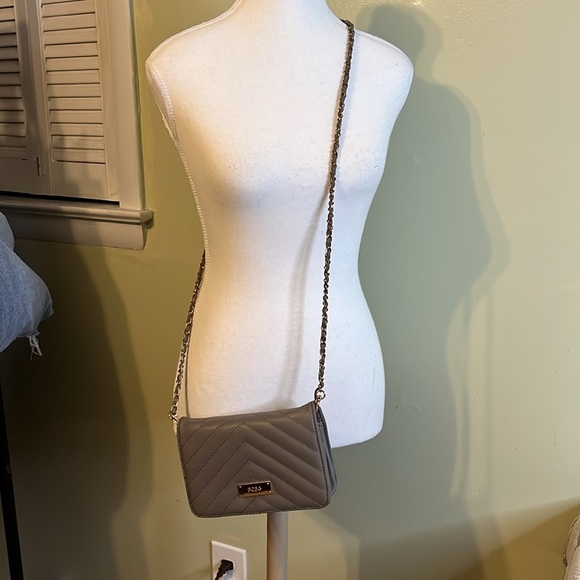 BCBG chain link faux leather grey crossbody bag - Picture 2 of 13